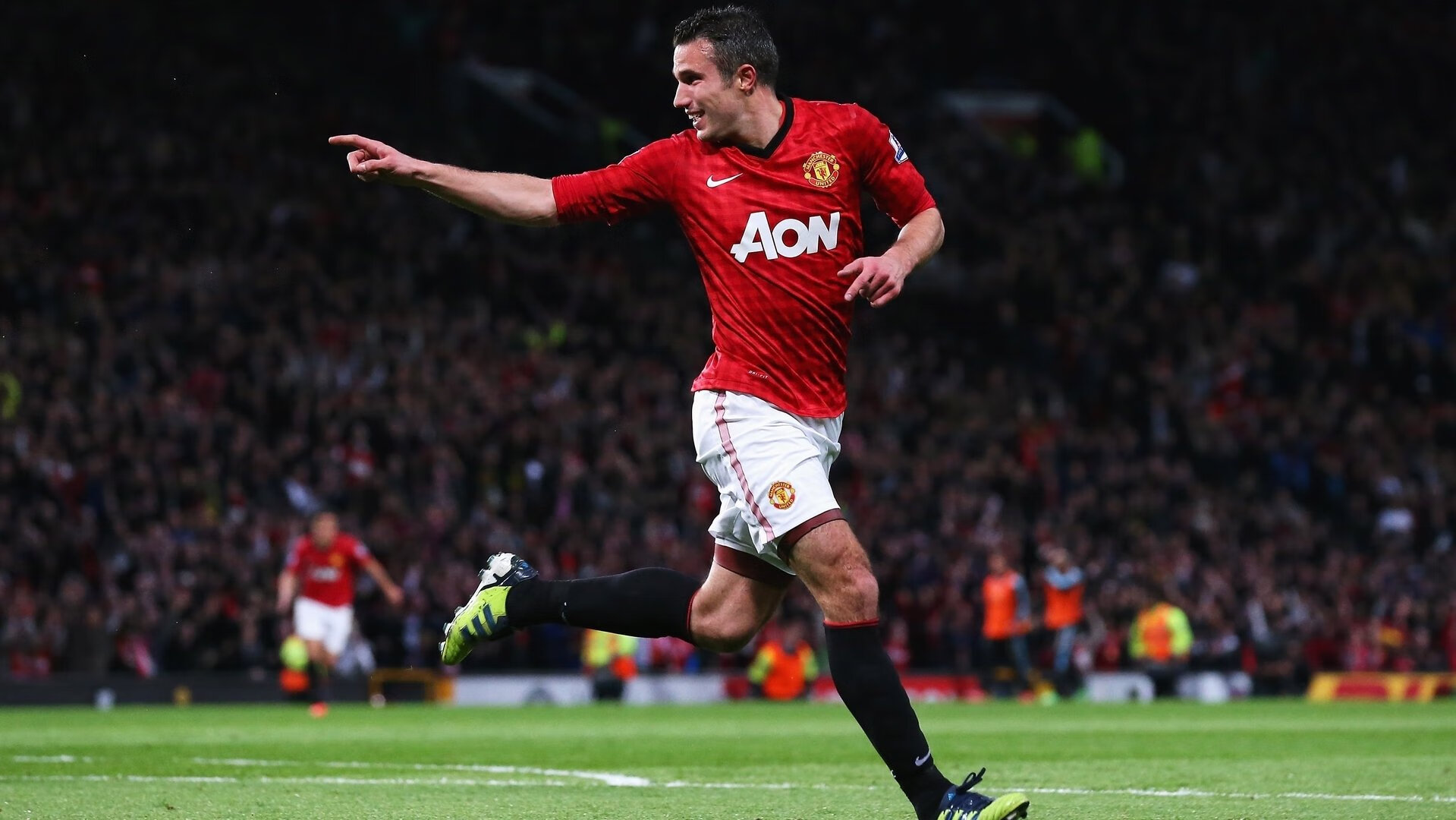 九游网页版入口-足球多语言解说团队服务外籍观众需求，英文足球解说常用词汇